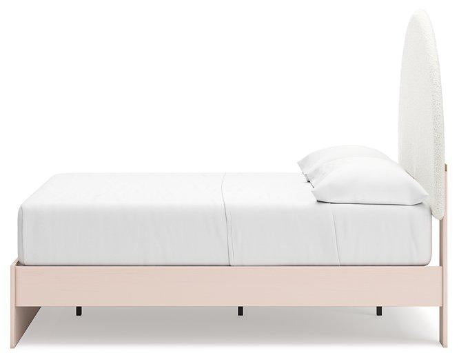 Wistenpine Upholstered Bed